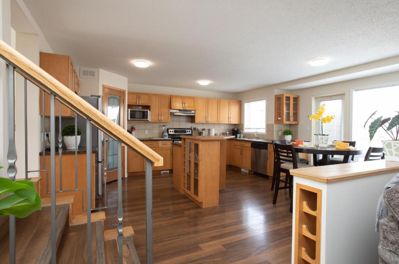 Elegant 6 Bedroom House Near U Of Manitoba Виннипег Экстерьер фото